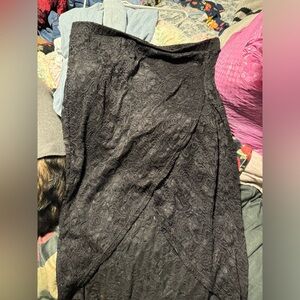 Torrid Rose Lace split front skirt size 2